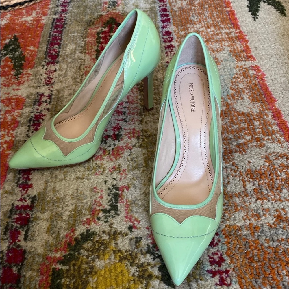 Pour La Victorie Teal Pumps